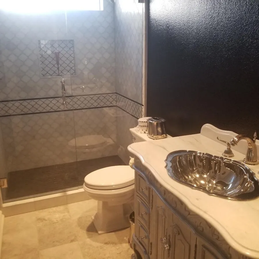 Professional plumbing work and bathroom remodeling in Naranja